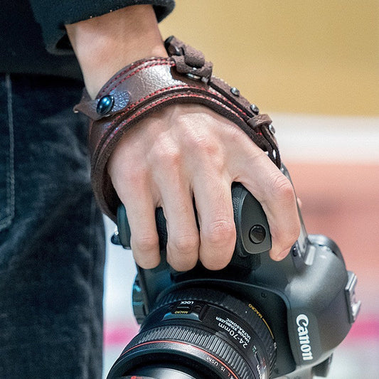 Camera leather wristband - Loja Manuel Coelho