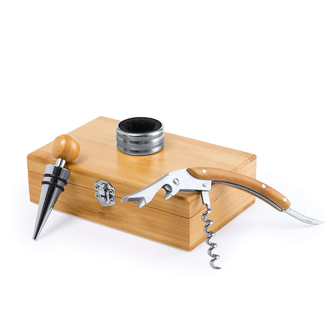 Conjunto de vinho em bambu com acessórios de aço inoxidável.