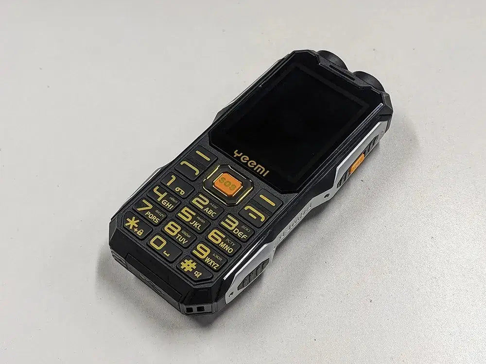YEEMI Q8 GSM 2G Rugged Phone Big Battery Dual Flashlight 2.4inches HD Screen Dual SIM - Loja Manuel Coelho