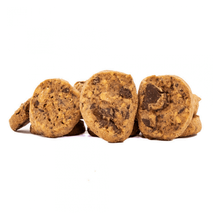 Cookies artesanais portuguesas de nozes e chocolate com pedaços de chocolate e nozes.