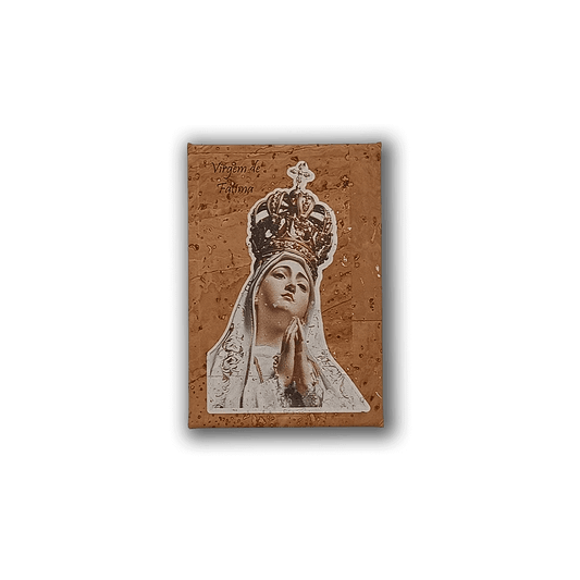 Íman de frigorífico em cortiça com imagem de Nossa Senhora de Fátima.